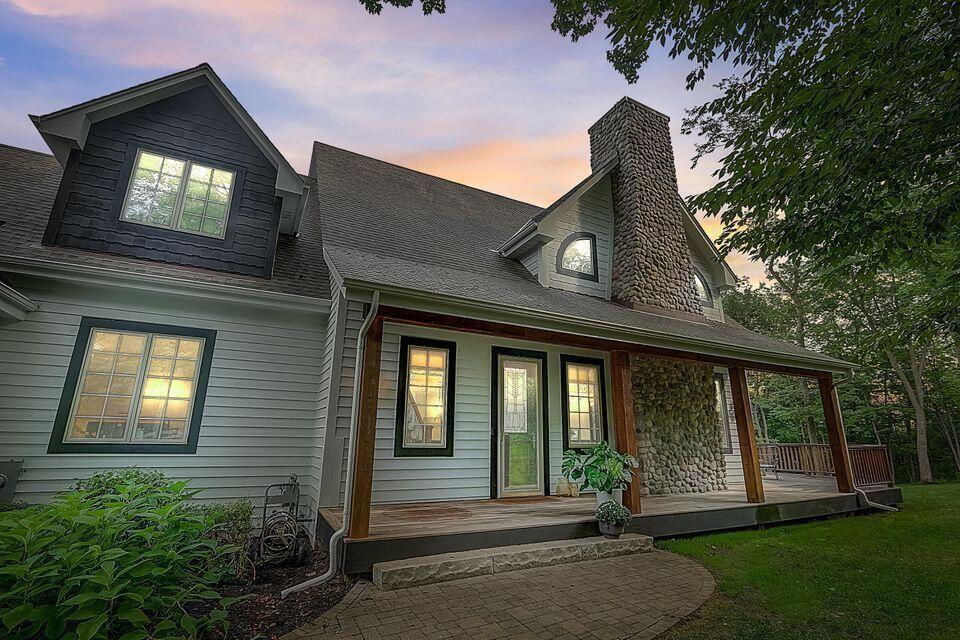 Exterior view of the front of the  Montana Custom home designed and build by Mikkelson Builders